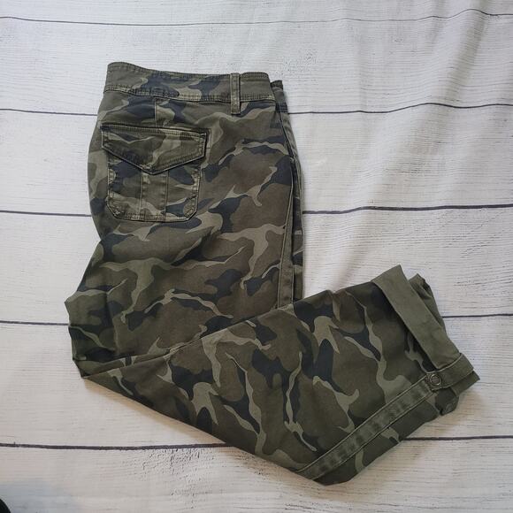 Torrid Size 22 Crop Aviator Skinny Stretch Twill Mid-Rise Pant Dark Camo - Picture 8 of 8